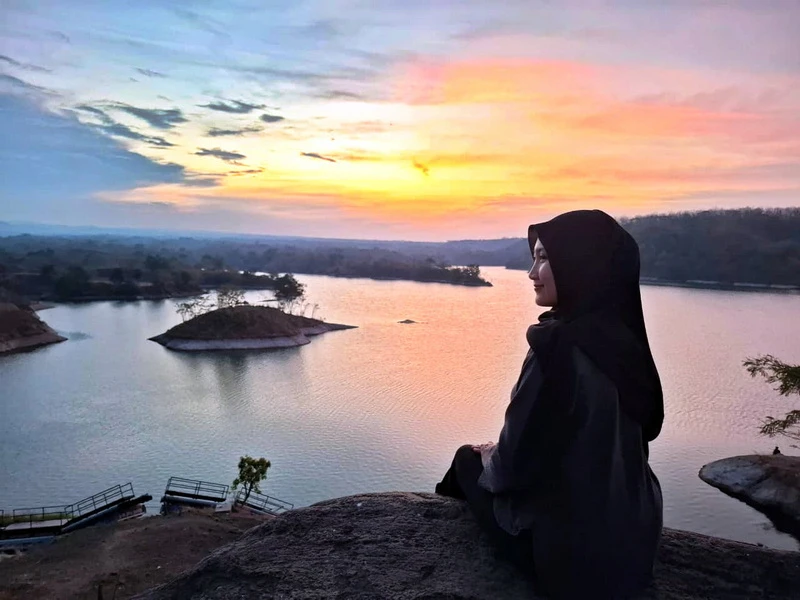 Menikmati Senja di Waduk Bajulmati Banyuwangi Bersama Gotransport